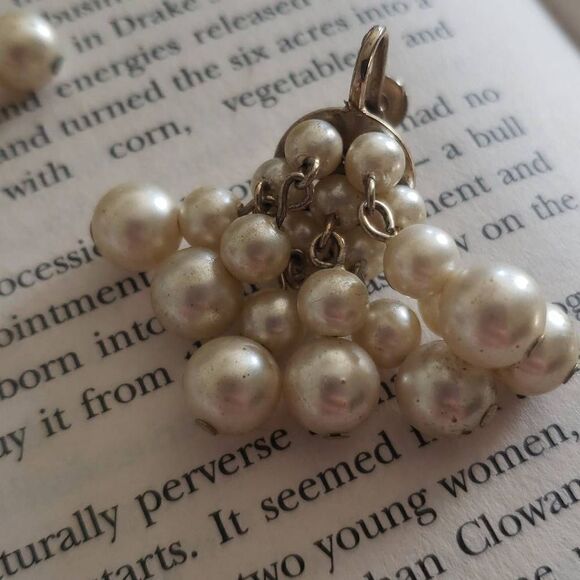 Vintage Pearls Dangle Earrings - Picture 3 of 6
